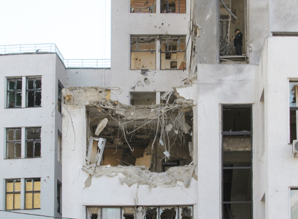 Последствия обстрела Харькова россиянами – разрушение здания Госпрома