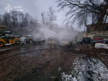 Пожежа на СТО в Києві після атаки