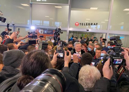 Петро Порошенко в аеропорту