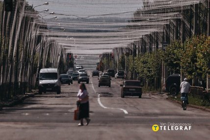 Дорога захищена антидроновою сіткою. Фото Ян Доброносов