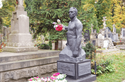 Могила Віктора Чукаріна