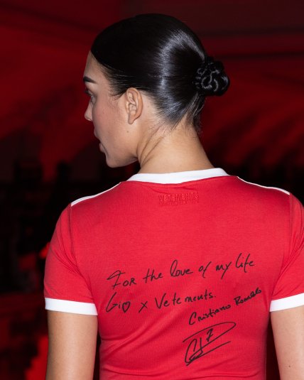 Джорджина Родрігес одягла сукню з автографом Роналду на тижні моди у Парижі