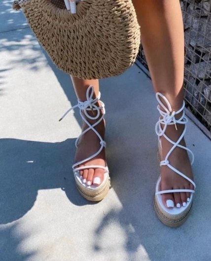 Босоножки с длинными завязками