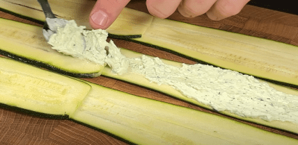 Кабачки з беконом в духовці рецепт