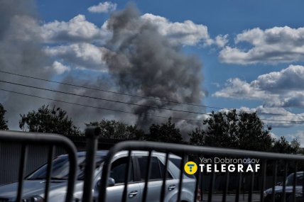 Дим після прильоту. Фото: Ян Доброносов "Телеграф"
