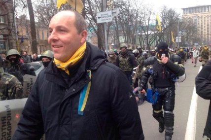 Андрей Парубий на Майдане во время Революции достоинства