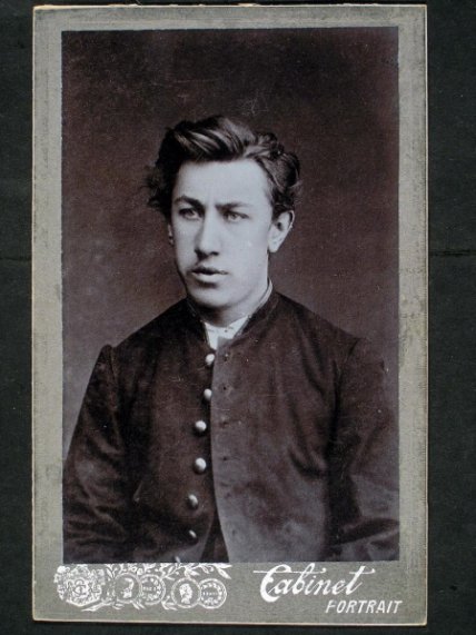 Борис Гринченко учился в Харьковском реальном училище