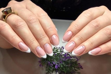 Манікюр для жінок за 50 — френч