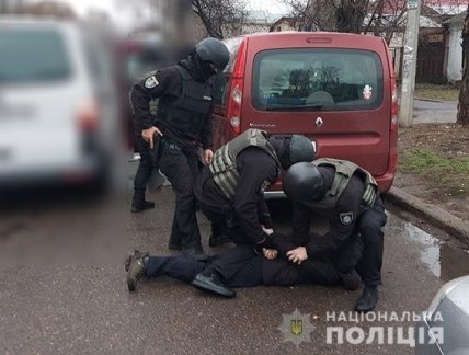 в Николаеве заключили под стражу таксиста, застрелившего женщину. 