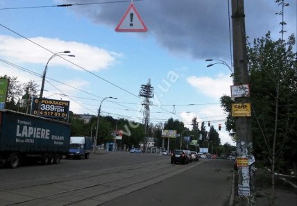 Что означает знак "Аварийно опасный участок (другая опасность)"