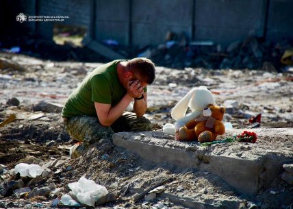 Людина не змогла стримати сліз на місці загібелі Воронових
