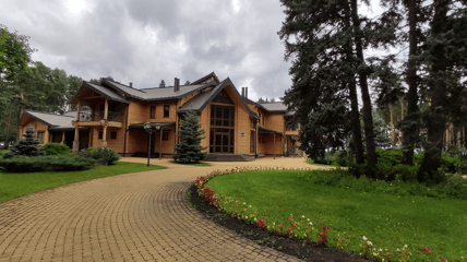 Як виглядала дача Януковича у Сухолуччі