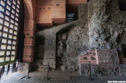 Золотые ворота являются символом столицы Украины