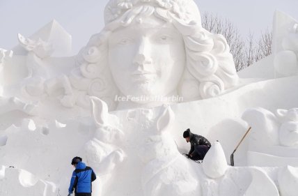 Процес створення снігової скульптури, Харбін