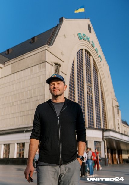 Михайло Коллінз на київському вокзалі