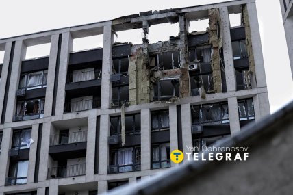 Наслідки влучання БПЛА у багатоповерхівку в Дарницькому районі