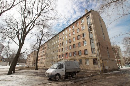 Гуртожиток для працівників ХТЗ на вул. Миру, 14 в Харкові