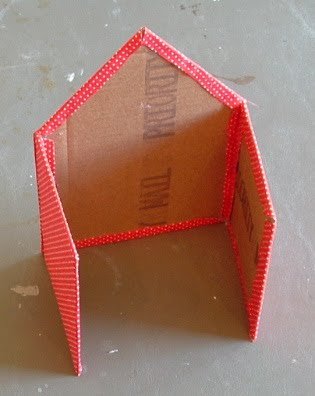 DIY: как сделать игрушечный дом из картона своими руками - изображение №11