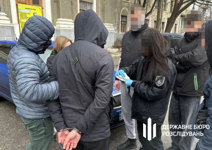 Задержание посредника