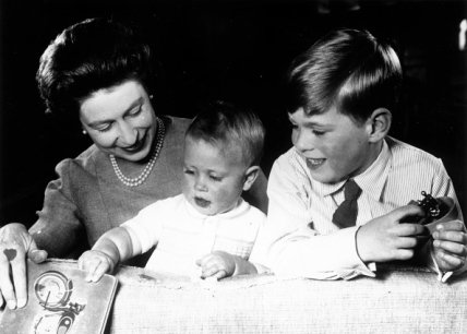 Принц Эндрю и Елизавета II