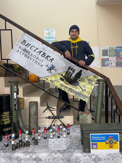 Вадим на выставке военной атрибутики