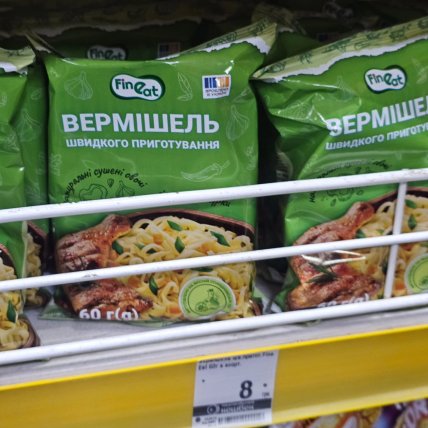 Вермишель на полках в "Авроре"