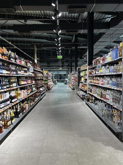 АТБ в Ужгороде ночью