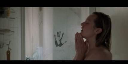 Девушка в душе