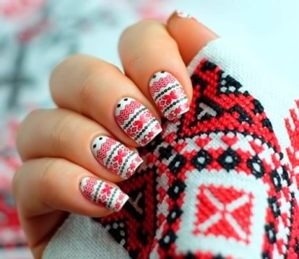 Маникюр с вышивкой 2023 - стильные идеи