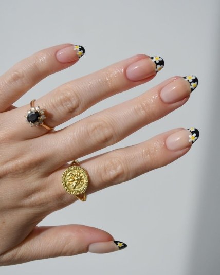 манікюр з квіточками