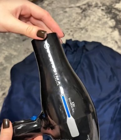 Фен нужно включать в холодный режим