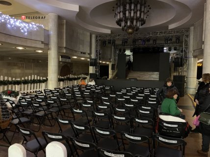 Елку Харькова установили в метро