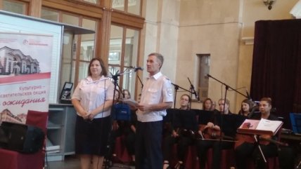 Концерт ко Дню железнодорожника на вокзале в Ясиноватой в 2025 году