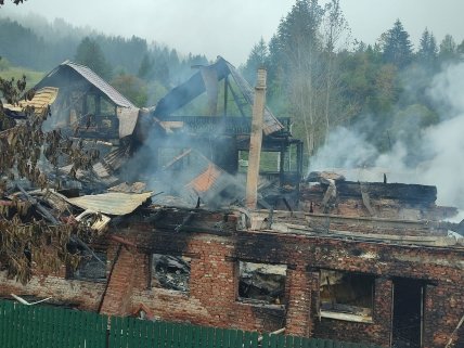 Найстрашніша доба в житті: жінка розповіла подробиці масштабної пожежі на базі відпочинку у Верховині