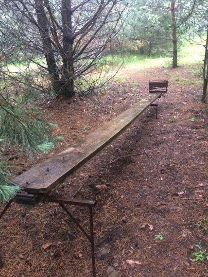 самодельная деревянна кладка с помощью которой правонарушители преодолевали контрольно-следовую полосу