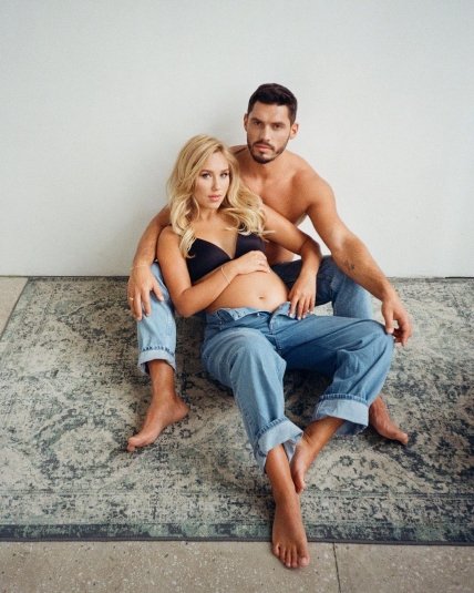 Вагітна Даша Квіткова та Нікіта Добринін