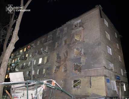 Росіяни вдарили авіабомбою по місту Суми, пошкоджено будинок