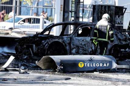 Автомобіль, що згорів, на місці удару Шахеда по АЗС