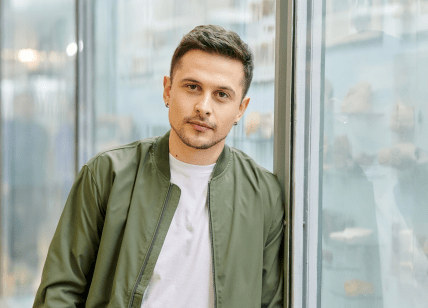 Хас, Караоке на майдані