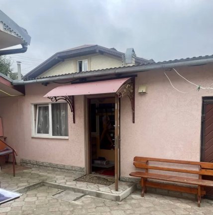 Квартира має окремий вхід