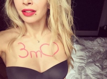 Вера Брежнева призналась в любви к фанатам