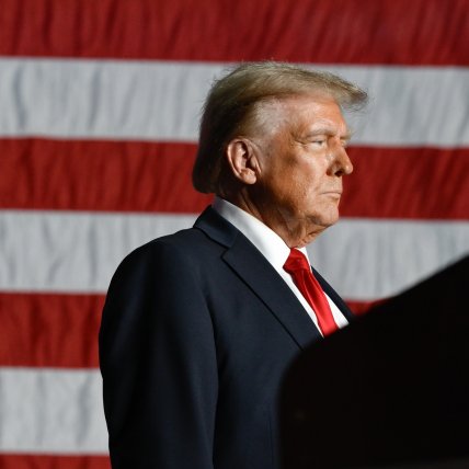 Чому Трамп завжди "жовтий"? Штучний інтелект назвав причину та показав цікаве фото