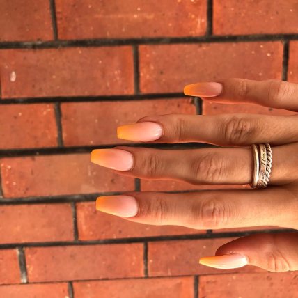 жовтий омбре на нігтях