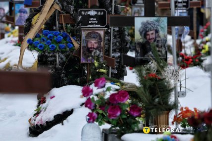 Захоронение героев разных подразделений