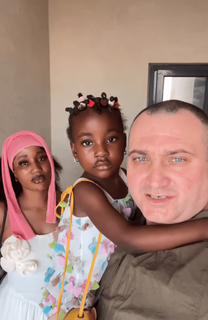 Блогер Андрей Багно с женой и дочерью