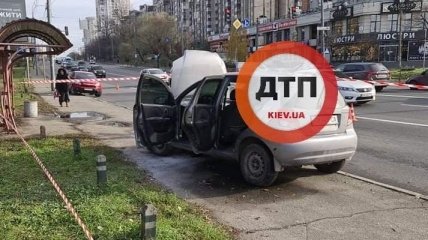 Водитель был без сознания: появились новые детали и фото с места ДТП на остановке в Киеве