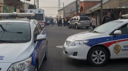 Ведущие в Ереван трассы взяты под контроль силовиками