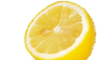 Чем полезна вода с лимоном