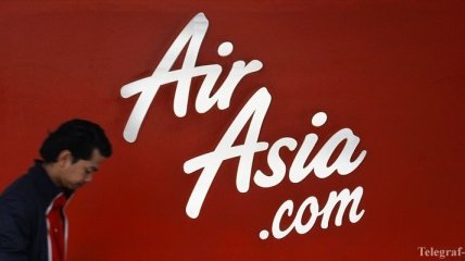 В зоне крушения самолета AirAsia обнаружены четыре крупных объекта