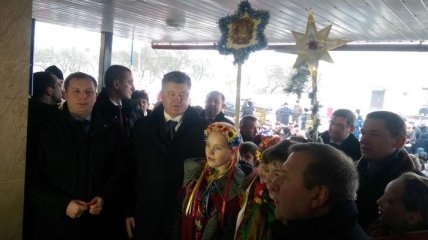 Порошенко принял участие в открытии школы на Тернопольщине